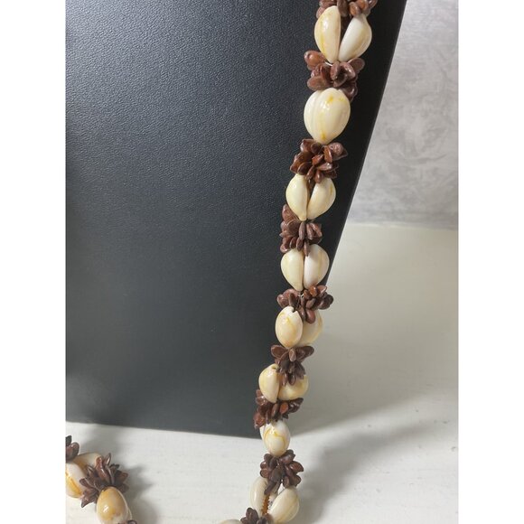 Vintage Large Cowrie Shell Koa Seed Wedding Necklace Hawaiian Lei Chunky - Picture 2 of 4